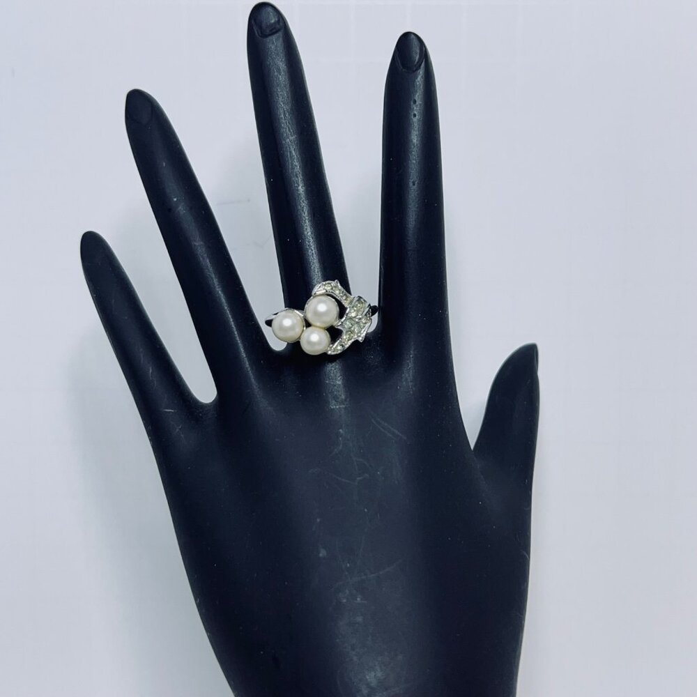 Avon Silver Tone, Clear Rhinestone & Faux Pearl Adjustable Statement Ring (R384)